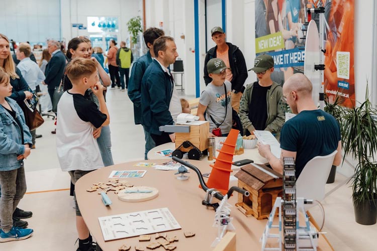 Glücksrad bei der Lange Nacht der Forschung im Innovation Lab